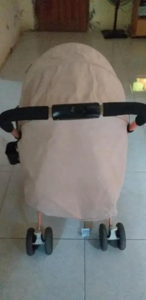 Di jual stroller bayi merek babydoes