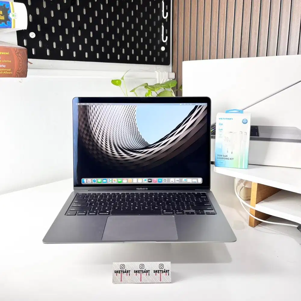 MacBook Air 2020 Core i3 8/256gb Battery Health 91%