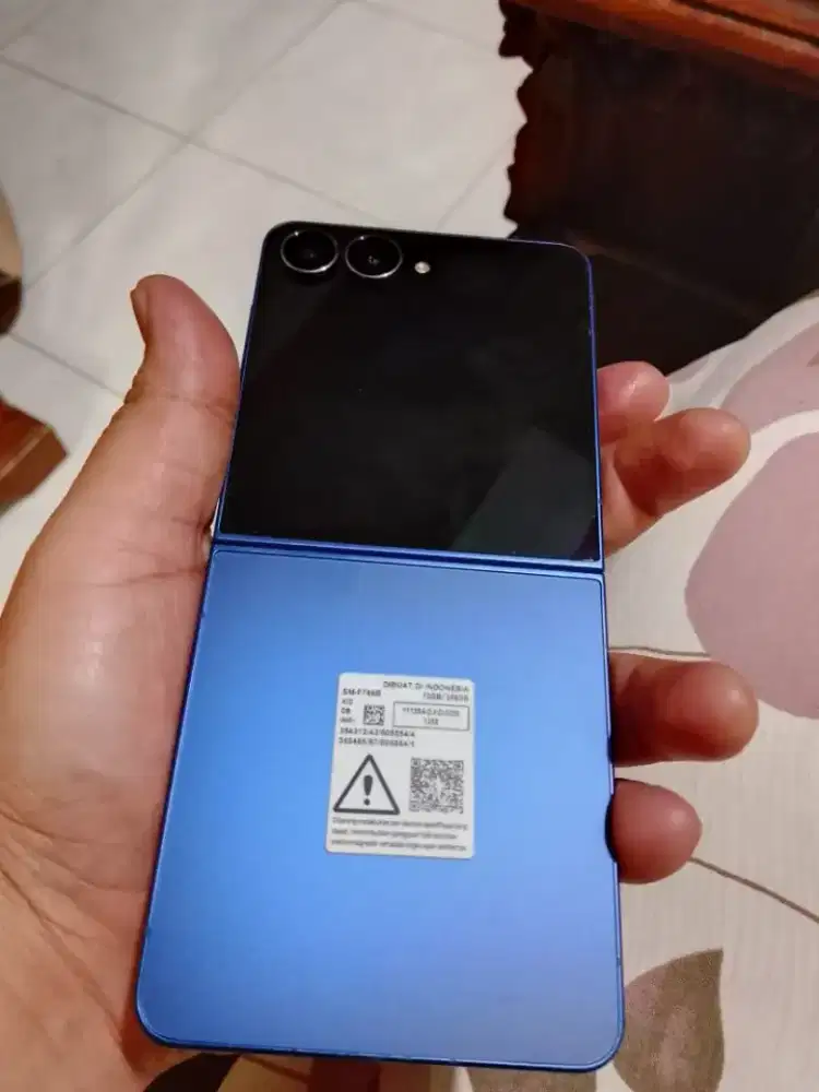 DIJUAL SAMSUNG Z FLIP 7 256GB TAHUN 2025
