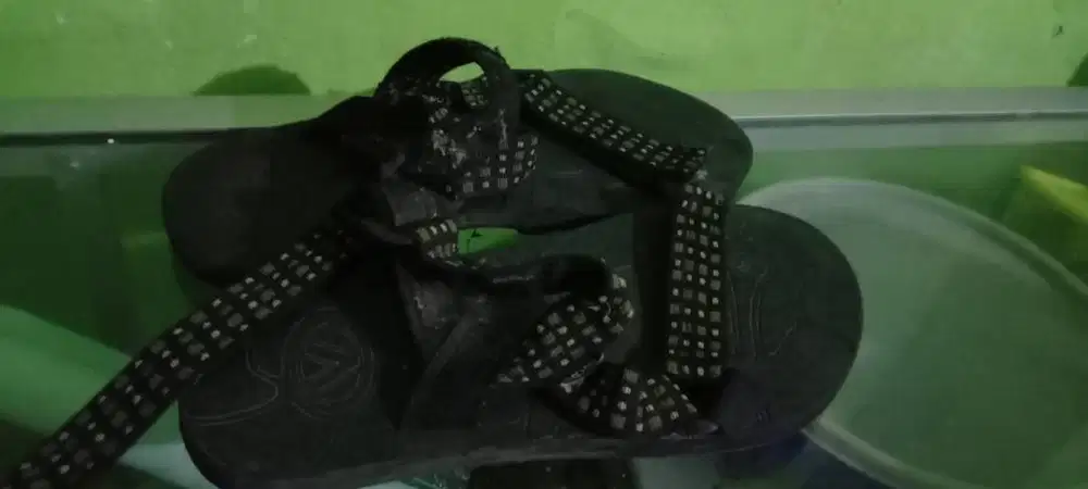 sendal gunung warna hitam