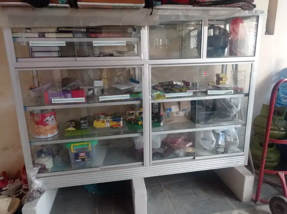 Etalase kaca kuat kokoh butuh murah