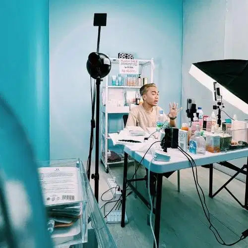 Host live tiktok n sosial media