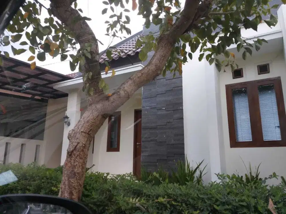 RUMAH DUA MUKA DEPAN BELAKANG JALAN DI PERUM BUNINAGARA KOTA TASIKMALAYA