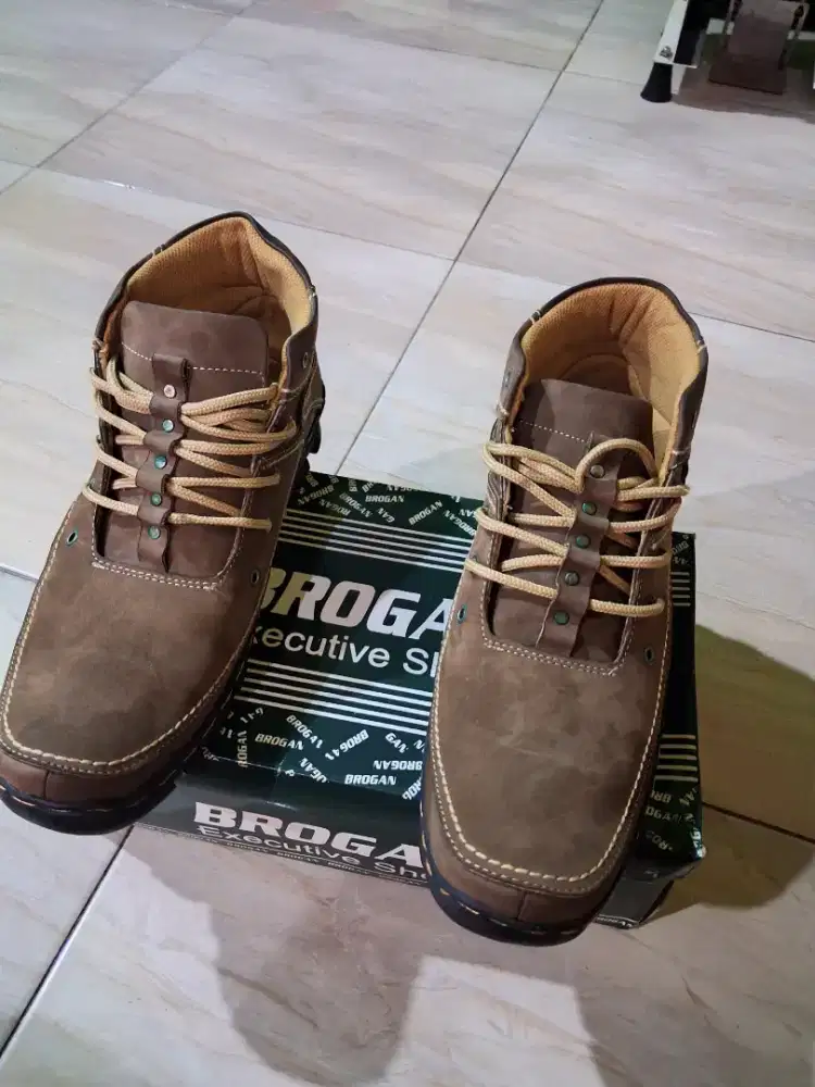 Di Jual Sepatu Baru Beli