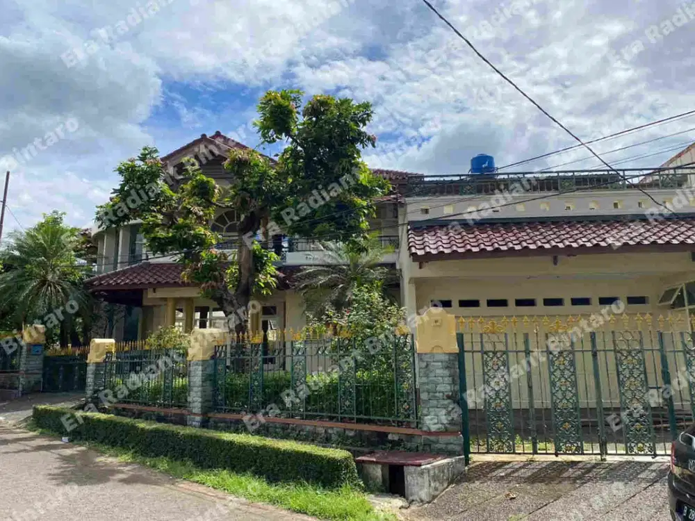 Dijual rumah hook 2 lantai di Sektor 1 - Bintaro, Jakarta Selatan.