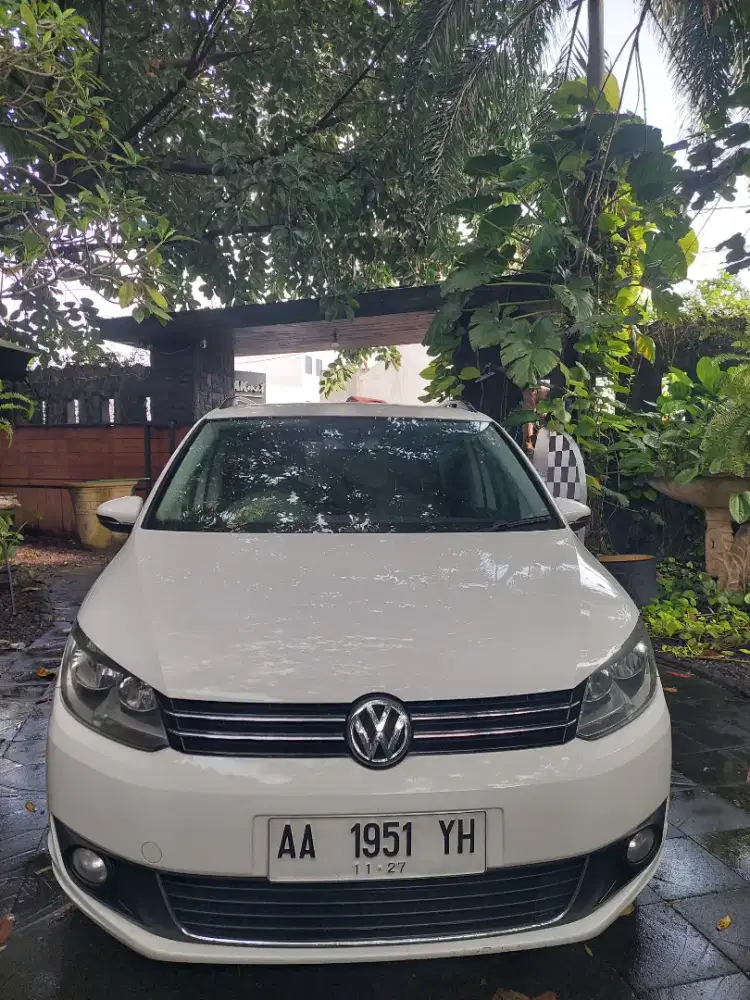 VW touran 2014 AD tangan pertama nyaris baru km rendah