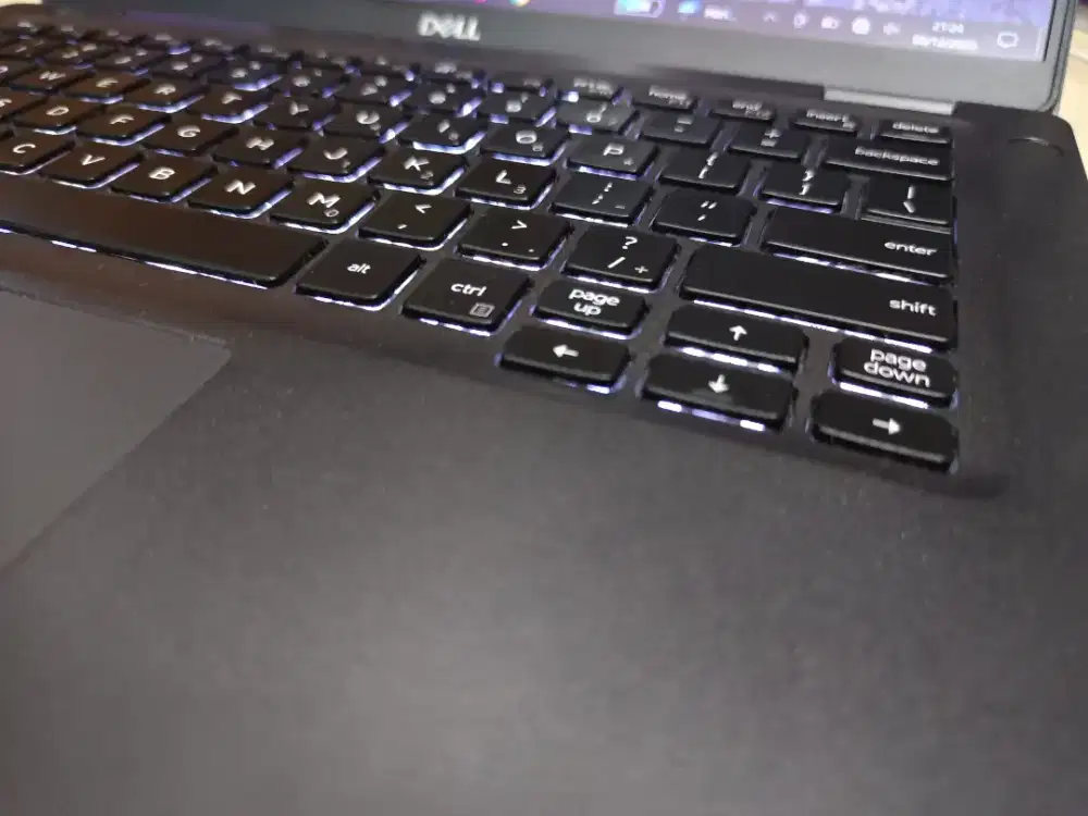 Dell 5300 core i7-8665U touchscreen,ram 16gb,ssd 256gb