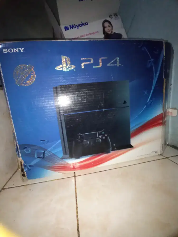 PlayStasion PS 4 slim