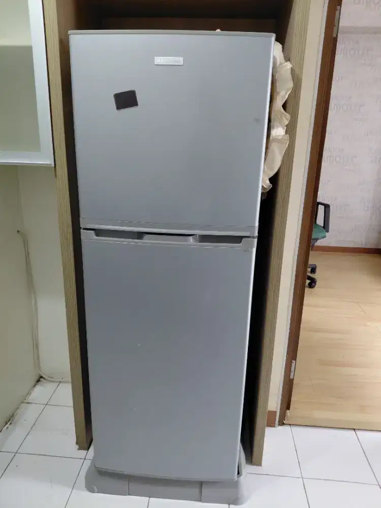 Kulkas 2 pintu electrolux
