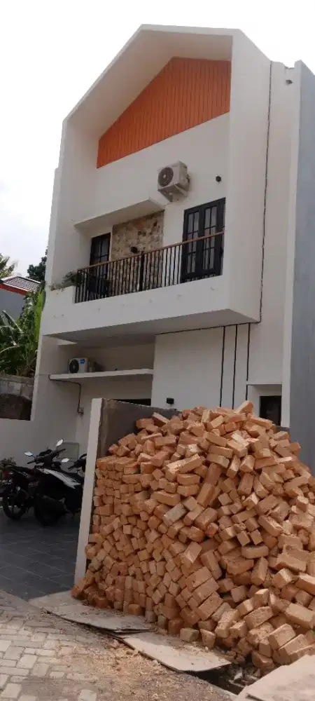 Rumah mewah 2 lantai view kota semarang