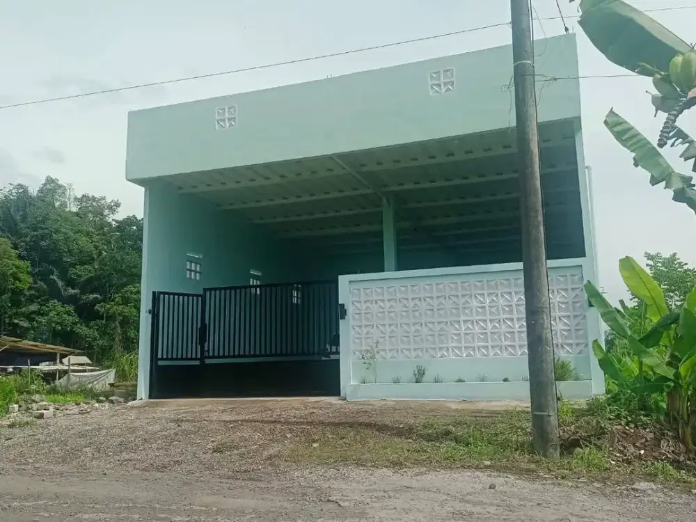 RUMAH 2 LANTAI 2 KT PLUS KOLAM BELAKANG RUMAH DI BELAKANG BALAI KOTA