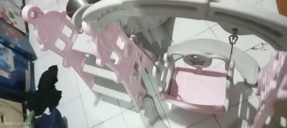 Tempat mainan anak (ayunan)