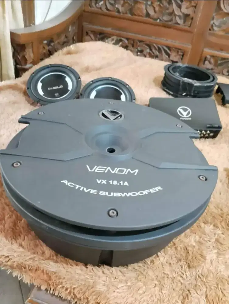 Audio satu set Venom