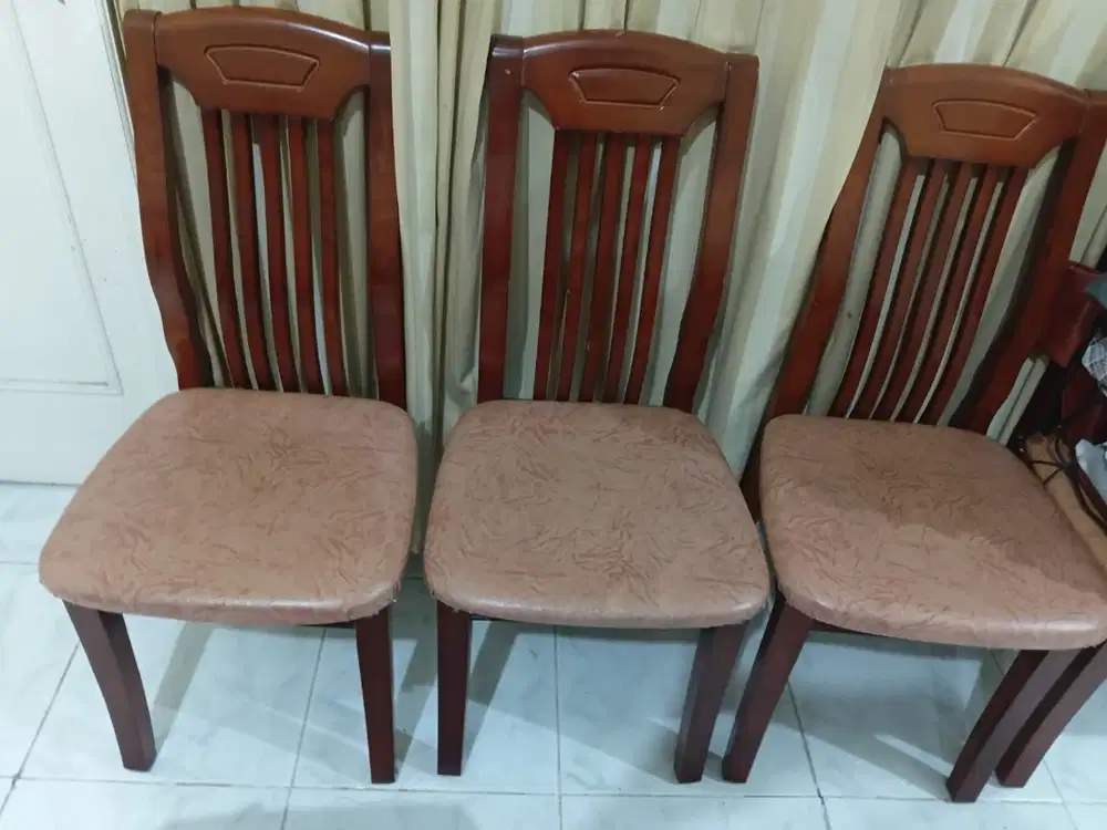 Kursi makan kuat dan kokoh