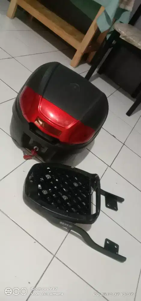 Box motor tempat jas hujan