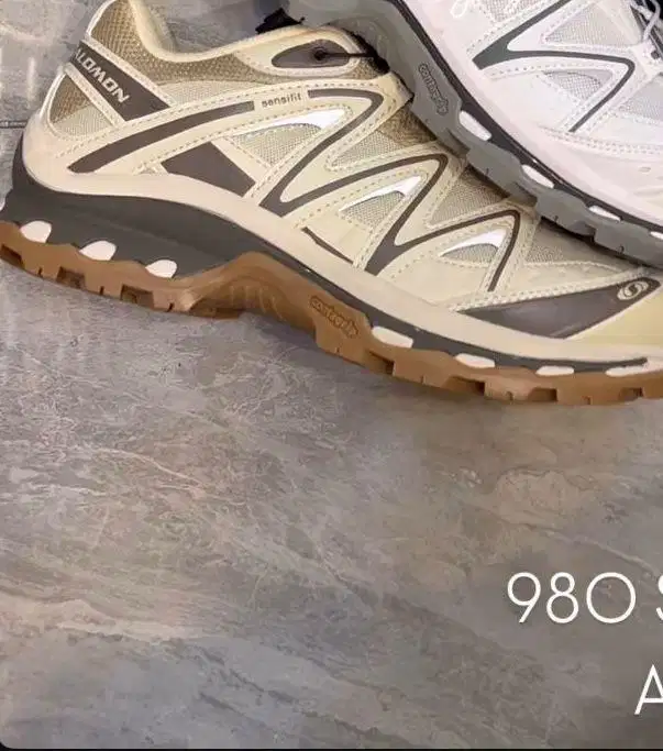 Sneakers size 42 like new