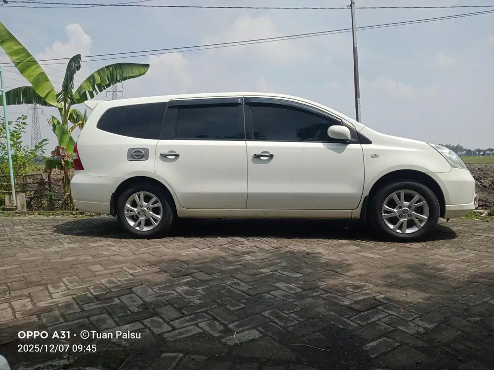 Nissan Grand livina 2012 Bensin