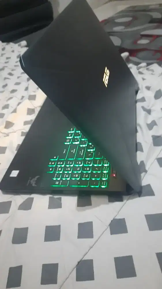 Asus TUf Core i5 9300h ,ram 8 gb ,SSD 512, GTX 1650 .RGB