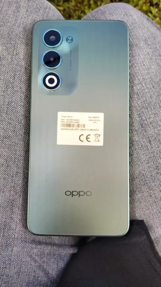 Oppo A5 warna hijau emerald