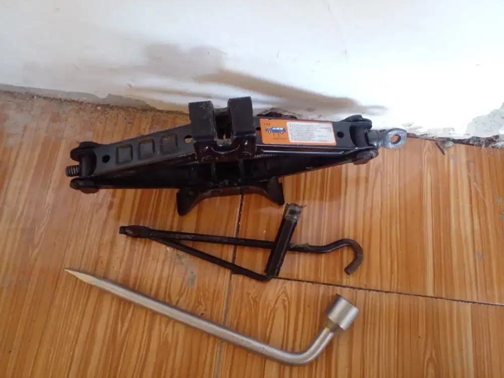 Dongkrak mobil 1.5 ton