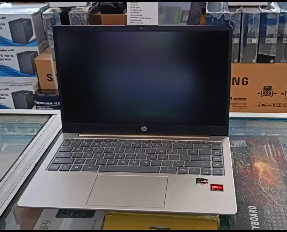 Leptop hp 14s EM033 Ryzen 3-7320