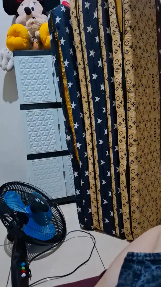 Kasur + sofa dengan kipas angin
