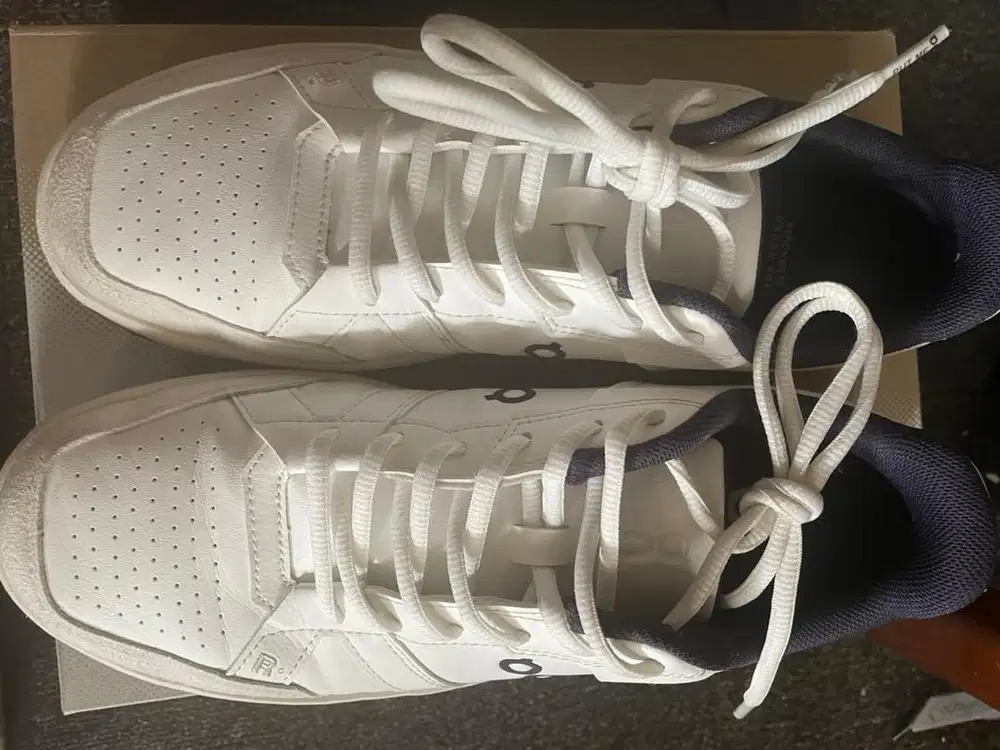 Jual like new on the roger club house tennis white ukuran 41