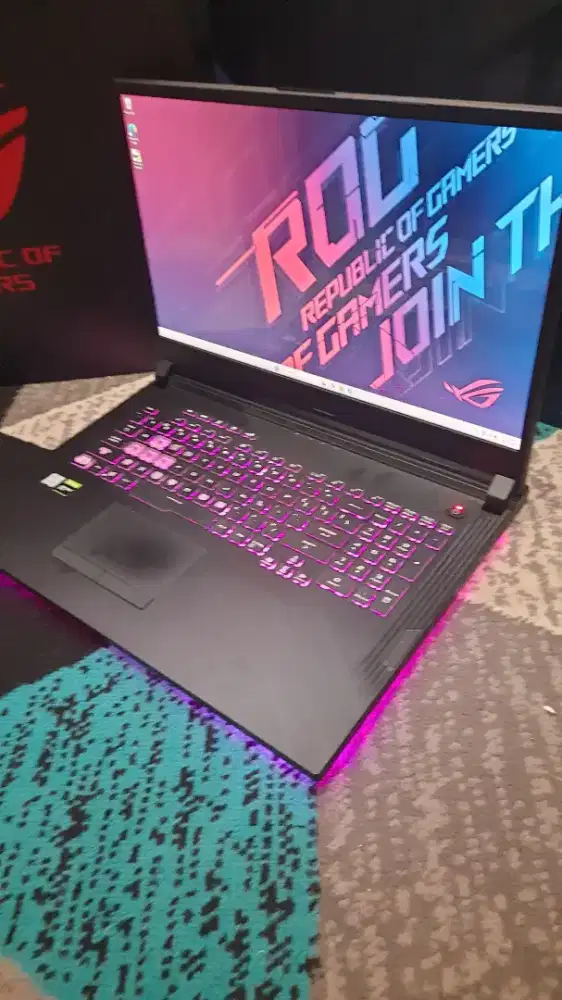 Asus rog strix G731 GT 
Core i7  9750H/8 gb /512gb/1650   17,3