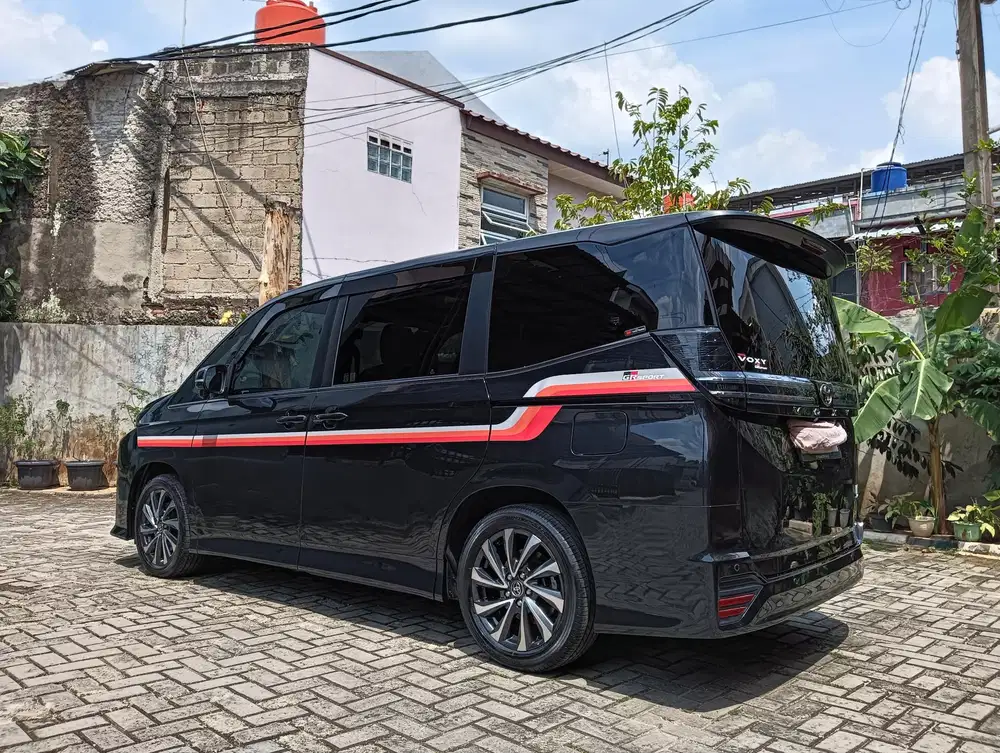 Toyota Voxy 2023 Bensin