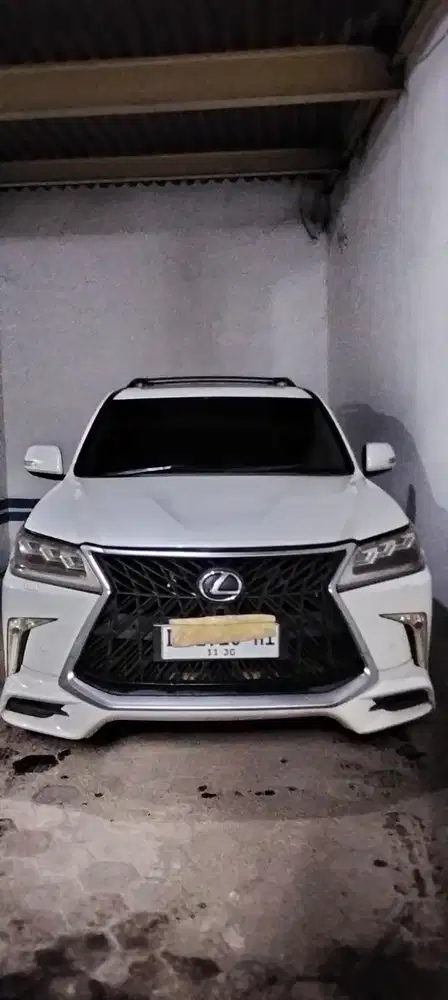 Lexus LX570 2011 putih