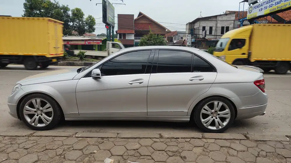 Mercedes-Benz C200 2011 Bensin
