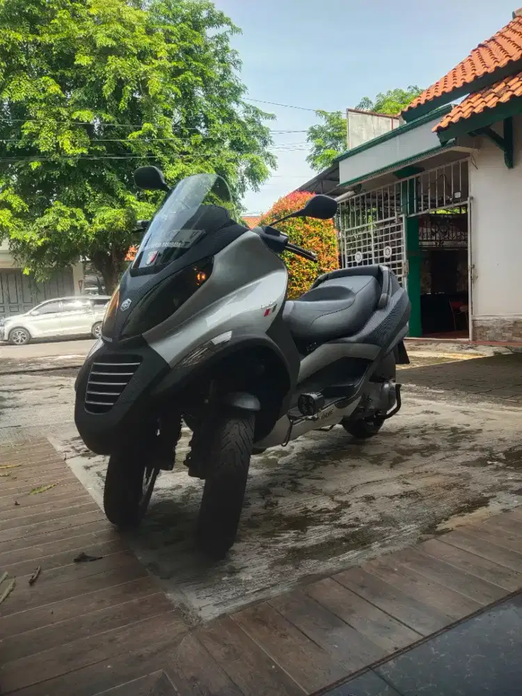 Piaggio MP3 250