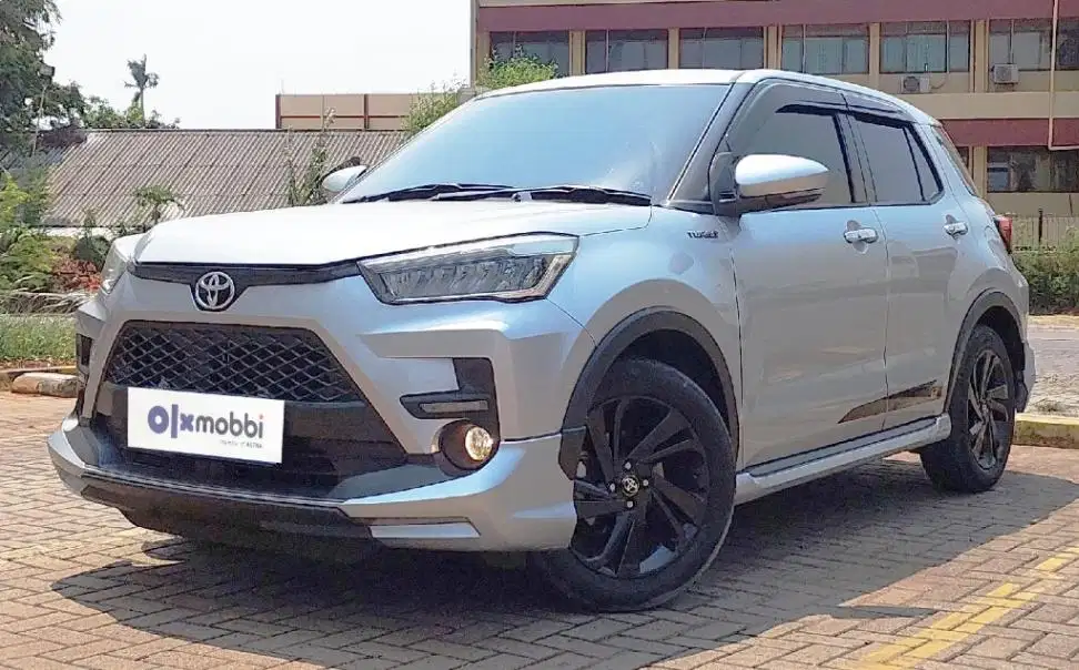TDP 9,JT Toyota Raize 1.0 T GR SPORT Two Tone Bensin-AT Silver 2021