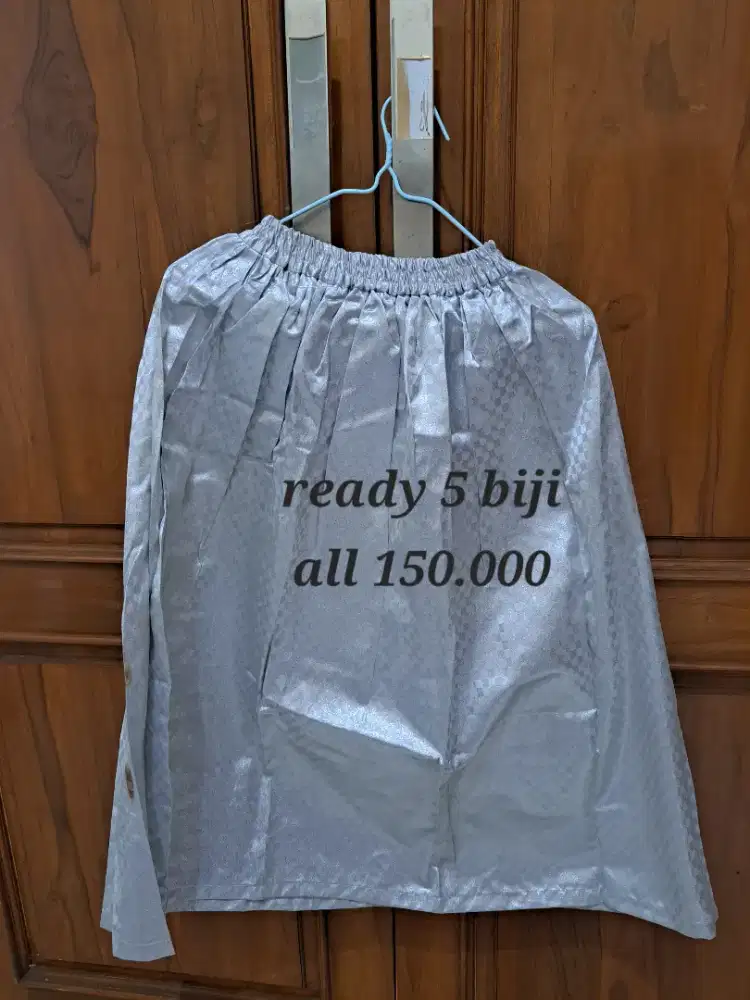 Rok tari anak warna perak