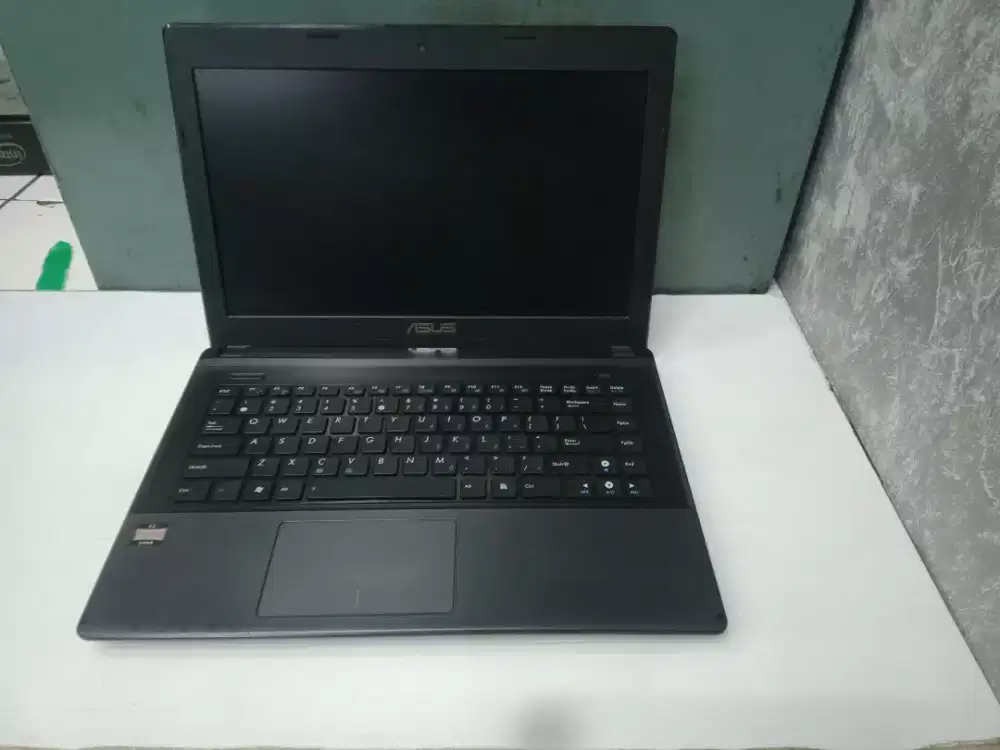 Asus x45u AMD E2 RAM4GB hdd500Gb SIAP PAKE