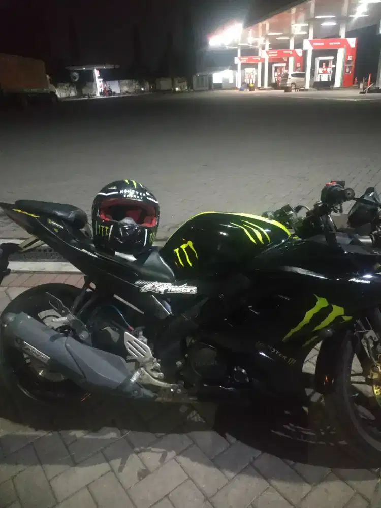 R15 v2 yamaha 2014