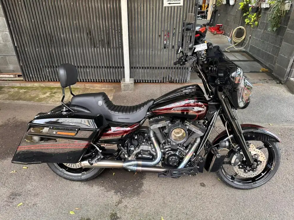 2011 CVO Street Glide surat mabua