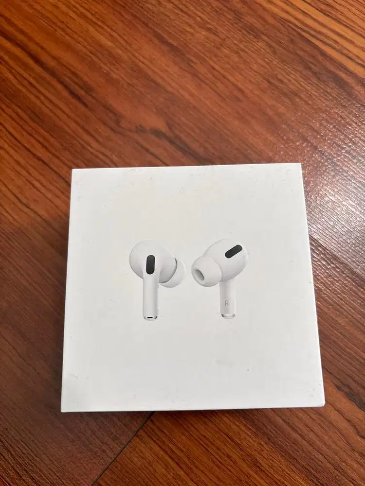 AirPods Pro dan Charging Case