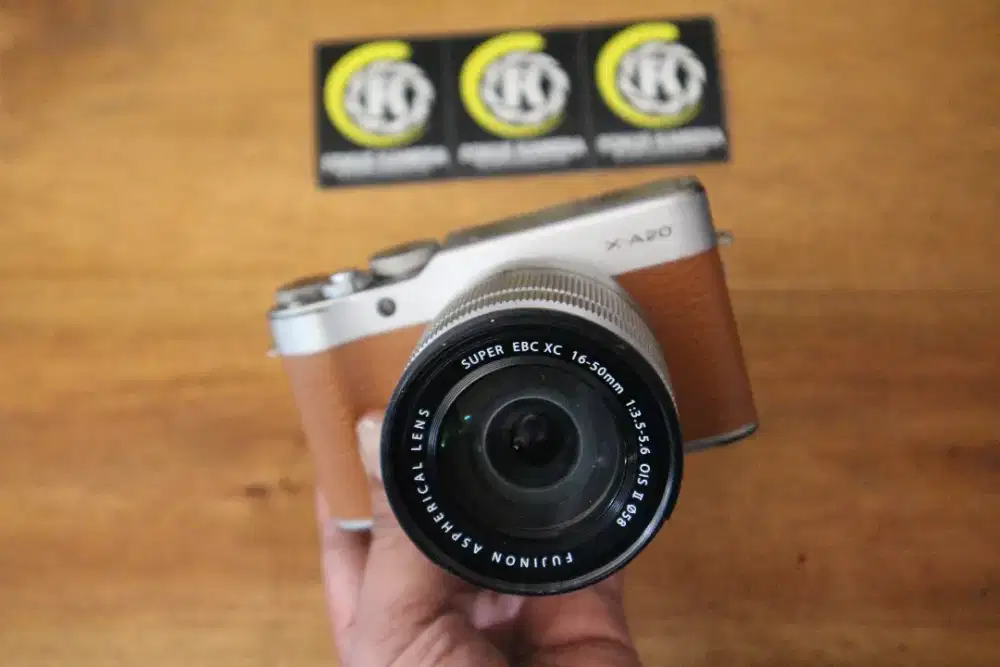 KAMERA MIRRORLESS FUJIFILM XA20 LENSA KIT 16-50 OSS WIFI