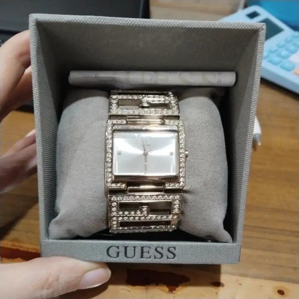 Jual RUGIIII Jam tangan wanita guess. Original counter surabaya