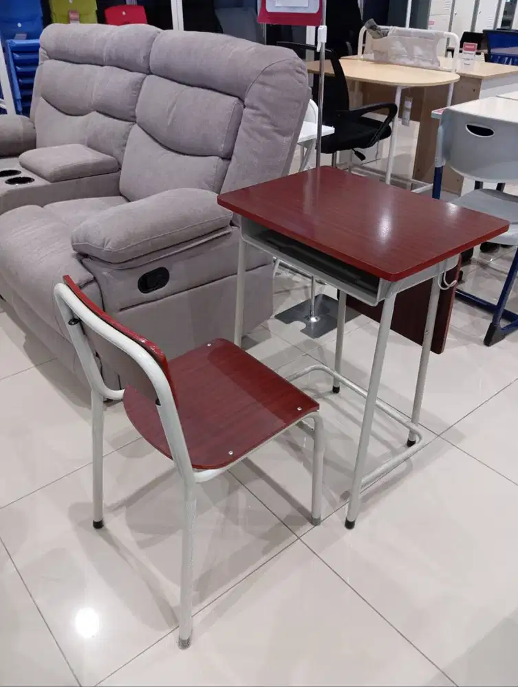 Meja set sekolah Veda dan  Auric