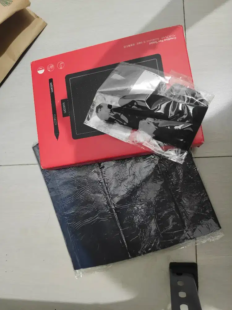 Wacom CTL-472 One Pen Tab include gloves & sarung