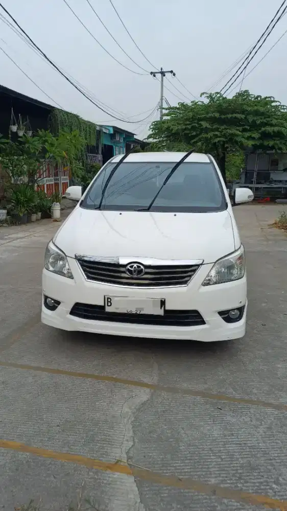 Innova v luxury 2012 bensin