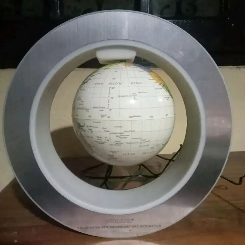 Globe dengan LED, minus tidak bisa levitasi, COD Cijantung Dsk