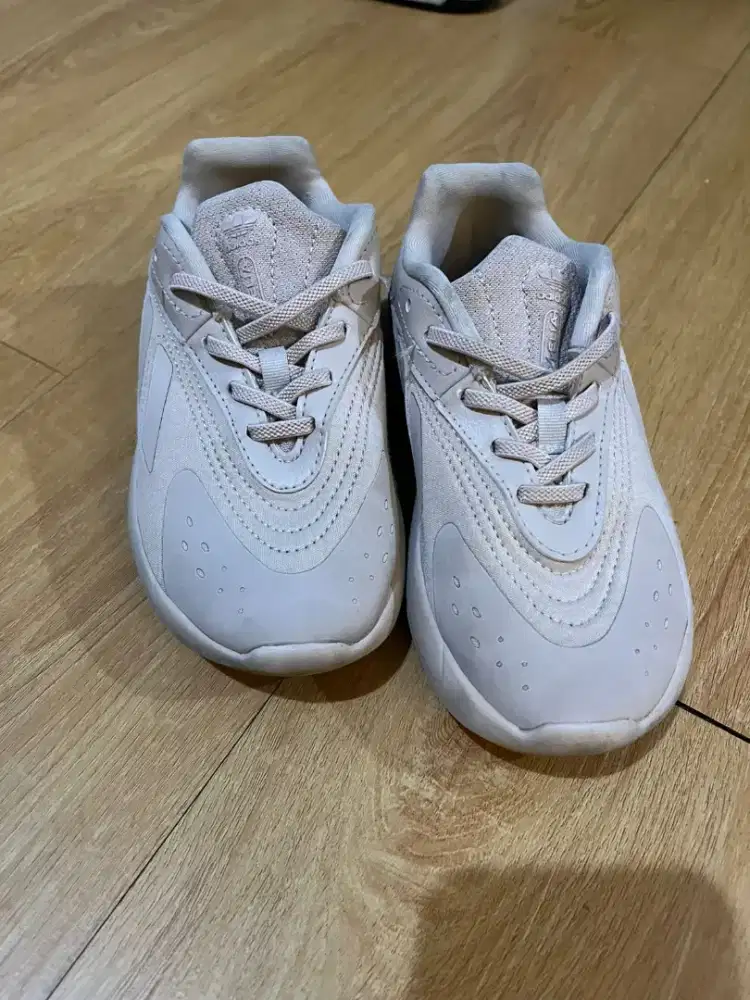 Sepatu Adidas Shoes 30,5