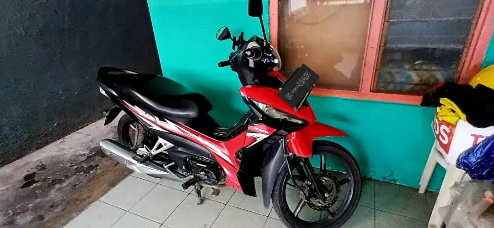 Revo x merah hitam