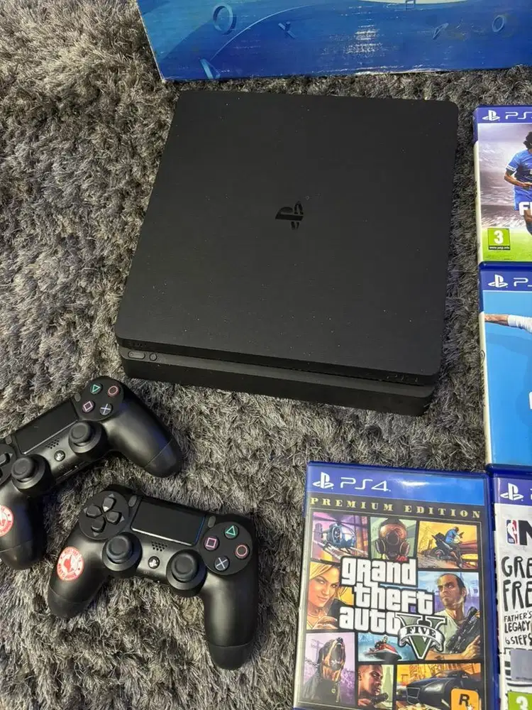 Playstation 4 Slim 2 stik 32 game permanen bola terbaru FC 25 dll ps 4