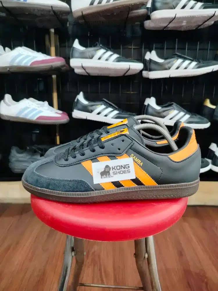 SEPATU ADI SMBA BLACK ORANGE 42 2/3