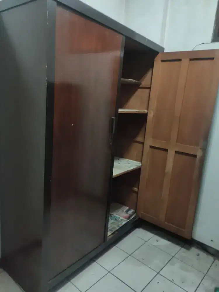 Lemari Antik Bahan Kayu Jati