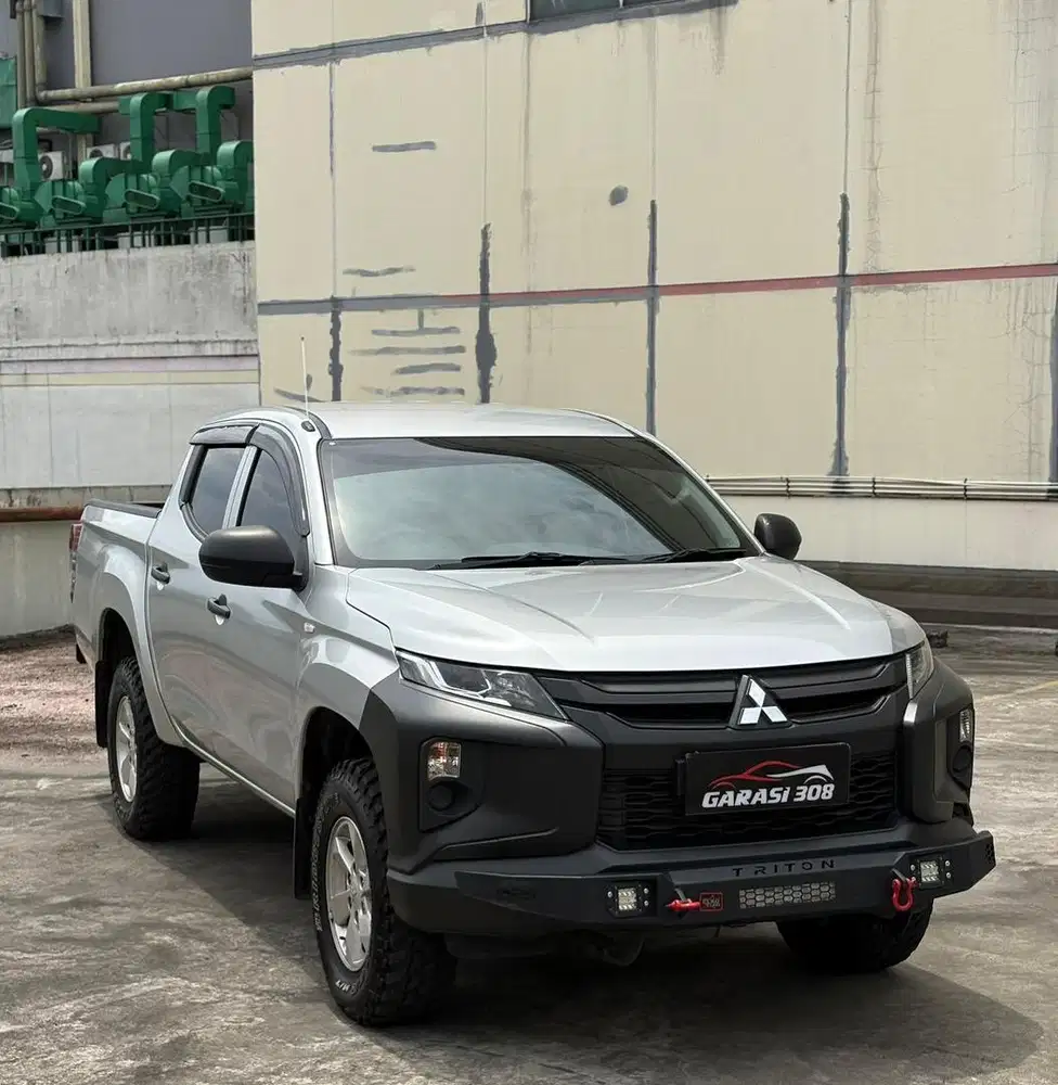 Mitsubishi triton 2022 Km 18 ribu asli like new!!